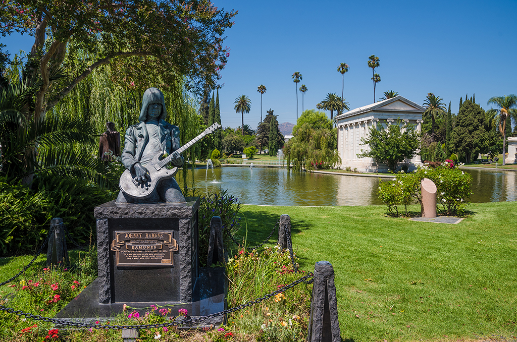 Hollywood Forever Cemetery Review & Tips - Travel Caffeine